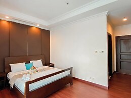 Spacious And Modern Look 3Br Bellezza Apartment