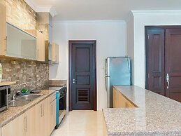 Spacious And Modern Look 3Br Bellezza Apartment