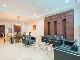 Spacious And Modern Look 3Br Bellezza Apartment