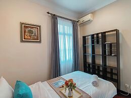 Spacious And Modern Look 3Br Bellezza Apartment