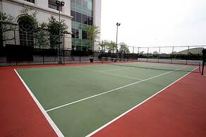 Spacious And Modern Look 3Br Bellezza Apartment