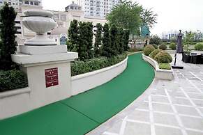 Spacious And Modern Look 3Br Bellezza Apartment