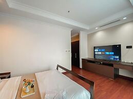 Spacious And Modern Look 3Br Bellezza Apartment