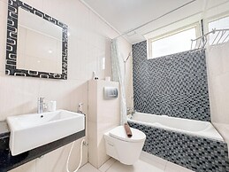 Restful And Simple 2Br At The Via And The Vue Apartment