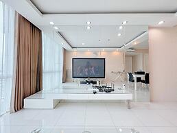 Restful And Simple 2Br At The Via And The Vue Apartment