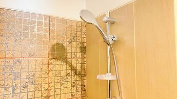 Cozy And Homey Studio Room At Gp Plaza Apartment