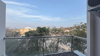 Beautifully Designed Studio (No Kitchen) Apartment At Skales Residence