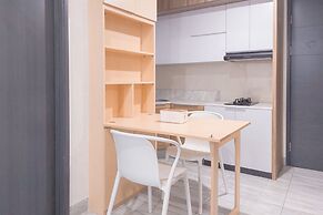 Homey And Good Place 2Br At Collins Boulevard Apartment