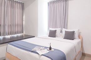 Homey And Good Place 2Br At Collins Boulevard Apartment