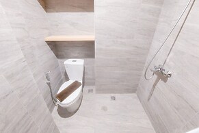 Homey And Good Place 2Br At Collins Boulevard Apartment