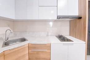 Homey And Good Place 2Br At Collins Boulevard Apartment