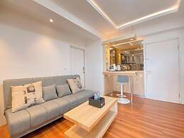 Luxurious 3Br At Gateway Ahmad Yani Cicadas Apartment