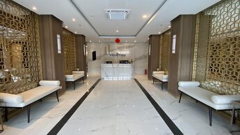 Best Deal Studio Loft At Kingland Avenue Apartment