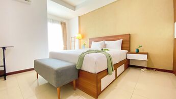 Homey And Comfort 2Br Green Bay Condominium Apartment