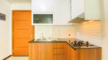 Homey And Comfort 2Br Green Bay Condominium Apartment