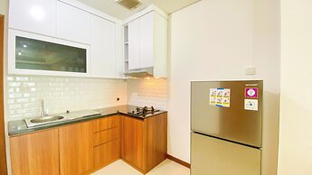 Homey And Comfort 2Br Green Bay Condominium Apartment