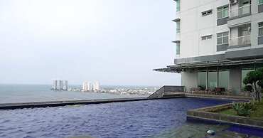 Homey And Comfort 2Br Green Bay Condominium Apartment