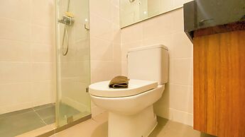 Homey And Comfort 2Br Green Bay Condominium Apartment