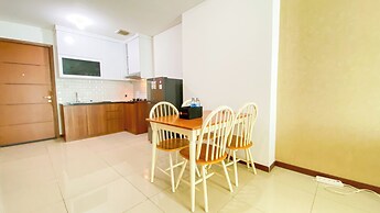 Homey And Comfort 2Br Green Bay Condominium Apartment