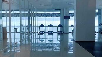 Homey And Comfort 2Br Green Bay Condominium Apartment