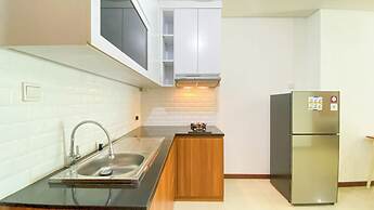 Homey And Comfort 2Br Green Bay Condominium Apartment