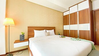 Homey And Comfort 2Br Green Bay Condominium Apartment