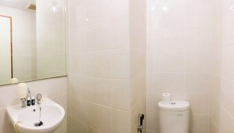 Homey And Comfort 2Br Green Bay Condominium Apartment