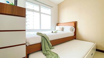 Homey And Comfort 2Br Green Bay Condominium Apartment