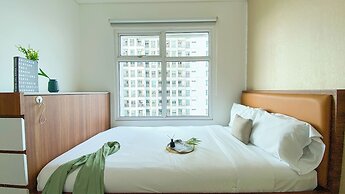 Homey And Comfort 2Br Green Bay Condominium Apartment