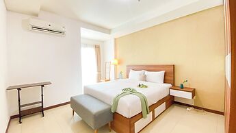 Homey And Comfort 2Br Green Bay Condominium Apartment