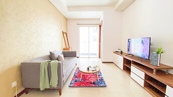 Homey And Comfort 2Br Green Bay Condominium Apartment