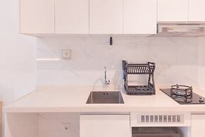 Good And Cozy Stay Studio At Sky House Alam Sutera Apartment