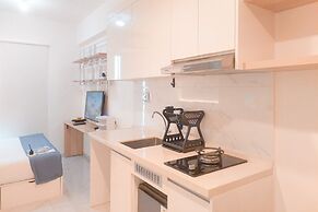 Good And Cozy Stay Studio At Sky House Alam Sutera Apartment