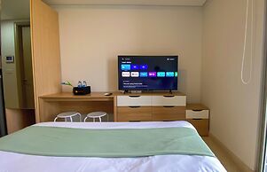 Comfort And Great Location Studio At Gold Coast Apartment