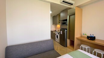Comfort And Great Location Studio At Gold Coast Apartment