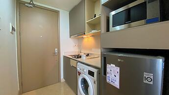 Comfort And Great Location Studio At Gold Coast Apartment