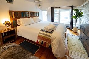 Stunning Old Montreal Penthouse