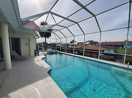 Cozy Canal 3 Bedroom Home