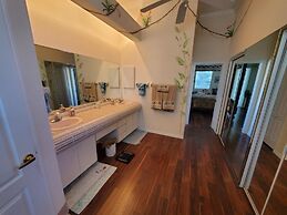 Cozy Canal 3 Bedroom Home