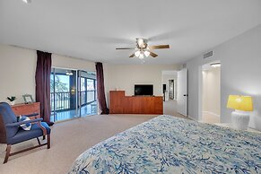 Gulf-view Condo With Resort-style Amenities 2 Bedroom Condo