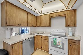 Gulf-view Condo With Resort-style Amenities 2 Bedroom Condo