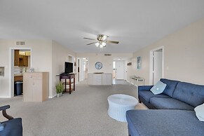Gulf-view Condo With Resort-style Amenities 2 Bedroom Condo