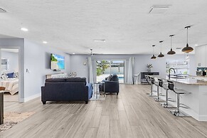 Soak Up The Sun - Saltwater Pool, Spacious Fenced-in Backyard, 3 Bedro