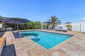 Soak Up The Sun - Saltwater Pool, Spacious Fenced-in Backyard, 3 Bedro