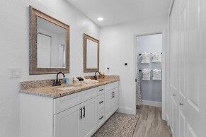 Soak Up The Sun - Saltwater Pool, Spacious Fenced-in Backyard, 3 Bedro