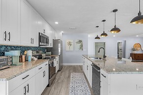 Soak Up The Sun - Saltwater Pool, Spacious Fenced-in Backyard, 3 Bedro