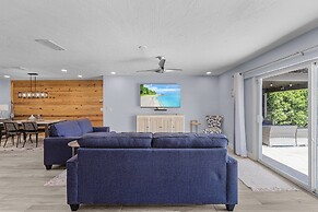 Soak Up The Sun - Saltwater Pool, Spacious Fenced-in Backyard, 3 Bedro