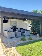 Soak Up The Sun - Saltwater Pool, Spacious Fenced-in Backyard, 3 Bedro