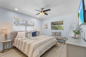 Soak Up The Sun - Saltwater Pool, Spacious Fenced-in Backyard, 3 Bedro