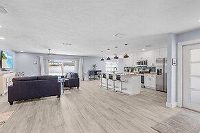 Soak Up The Sun - Saltwater Pool, Spacious Fenced-in Backyard, 3 Bedro